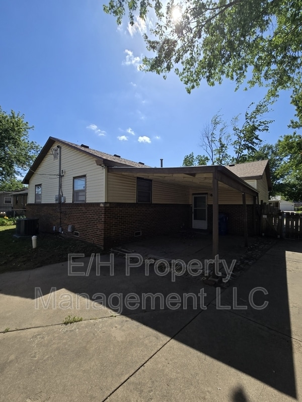 Building Photo - 902 N Colorado St