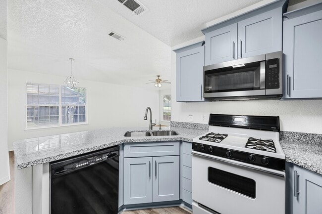 Kitchen - 502 Rockmoor Dr