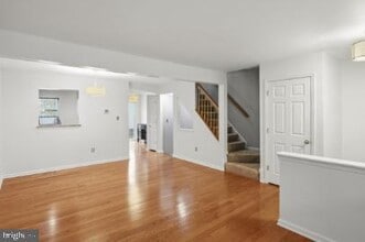 Building Photo - 1 Lanhill Ct