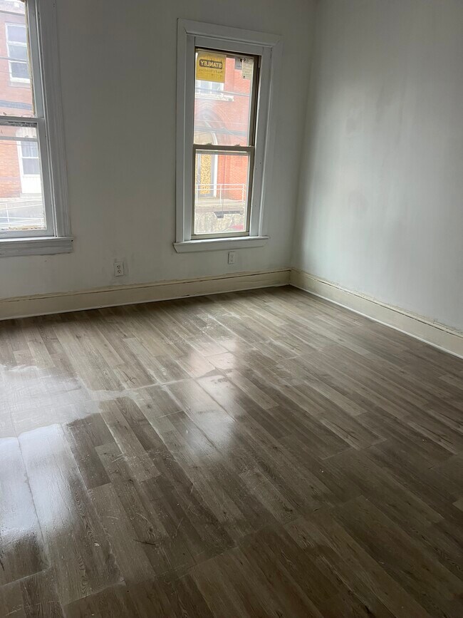 Building Photo - 309 E Mahanoy St