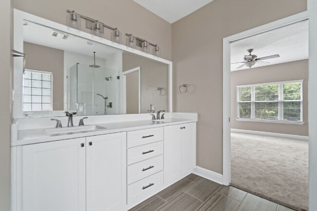 Building Photo - 4301 Hidden Lakes Dr