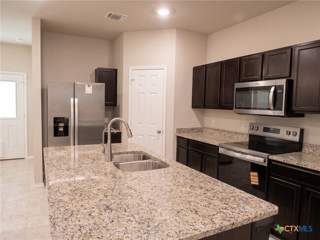 Building Photo - 1210 Lindsey Dr