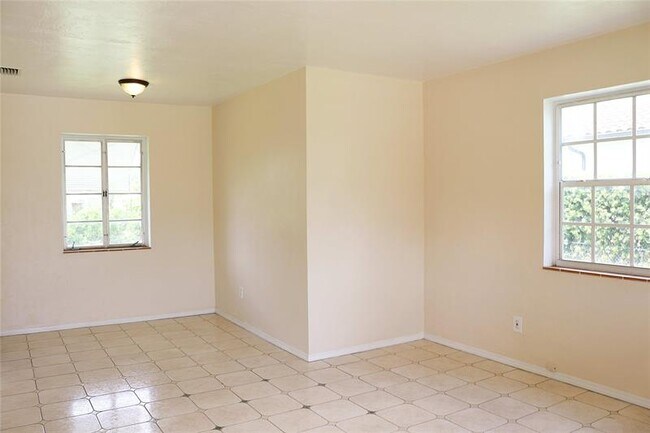 Building Photo - 2640 SW 79th Ave