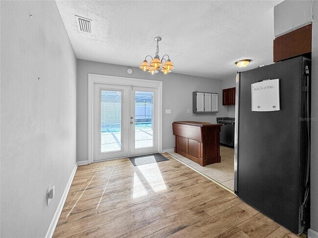 Building Photo - 1003 County Rd 17A W