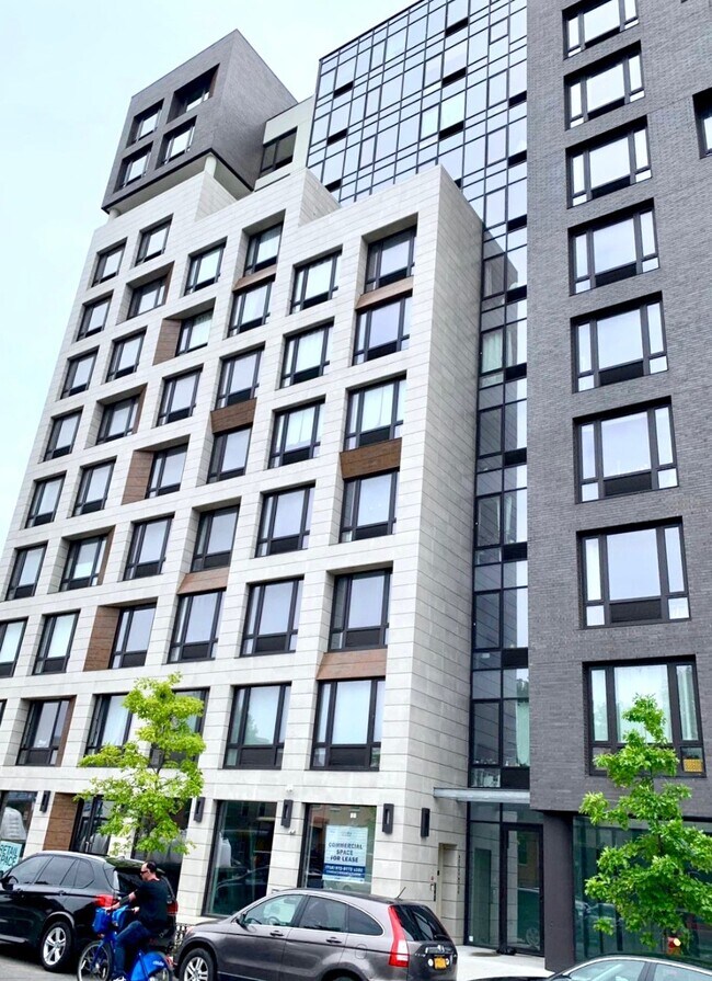 Building Photo - 635 4th Ave Ave