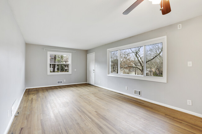 Living Room - 609 Kimberly Ln NE