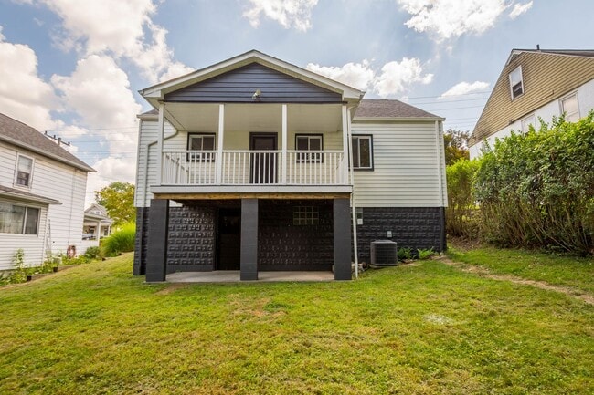 Building Photo - MOVE IN TODAY! DON'T MISS THIS NEWLY RENOV...