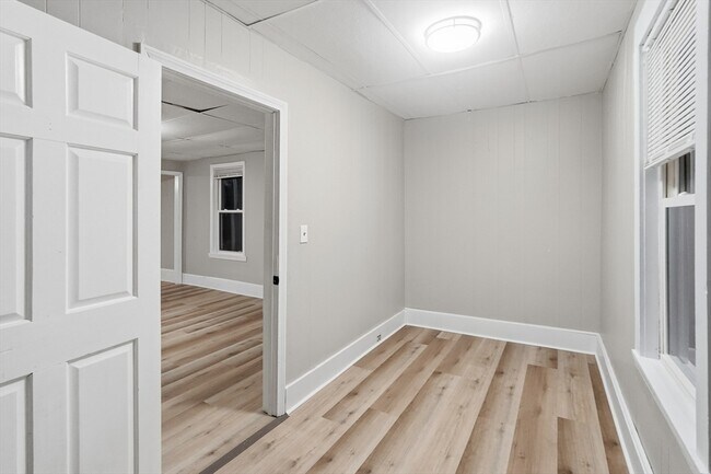 Building Photo - 168 Lunenburg St