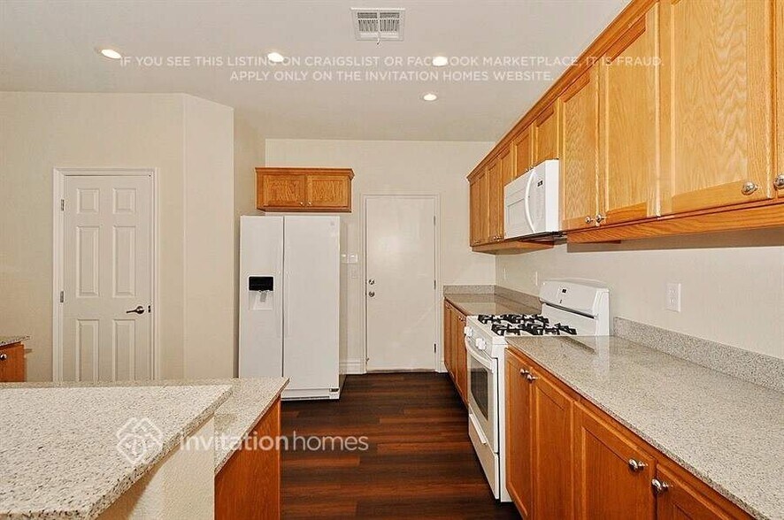 Building Photo - 6685 Aviston St