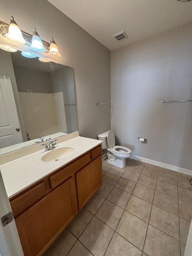 Building Photo - RENT SPECIAL! Beautiful 2 Bedroom 2 Bathro...