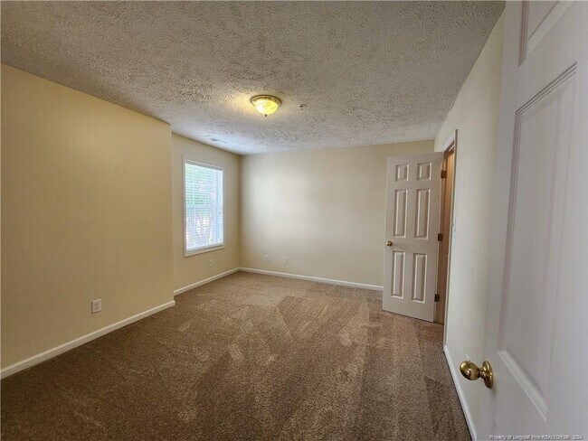 Building Photo - 264 Waterdown Dr