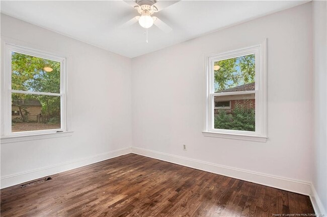 Building Photo - 4914 Walnut Dr