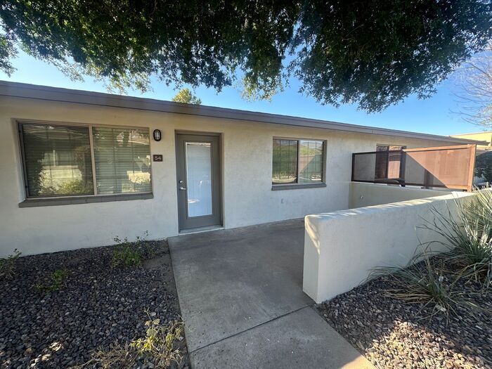 Building Photo - 1850 E Maryland Ave