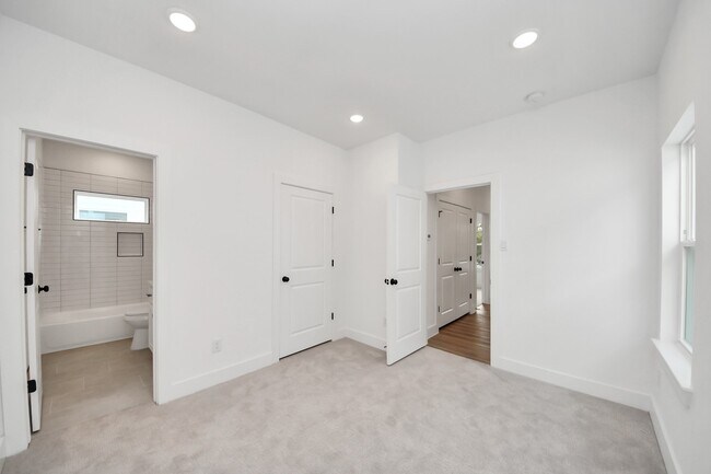 Building Photo - 2708 Bostic St