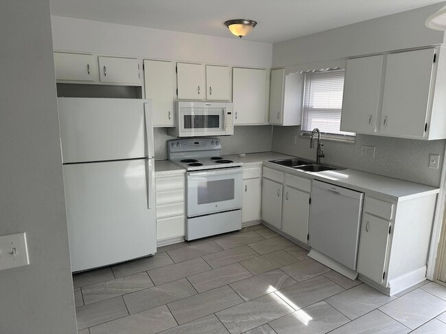 Building Photo - 4871 Dierker Rd