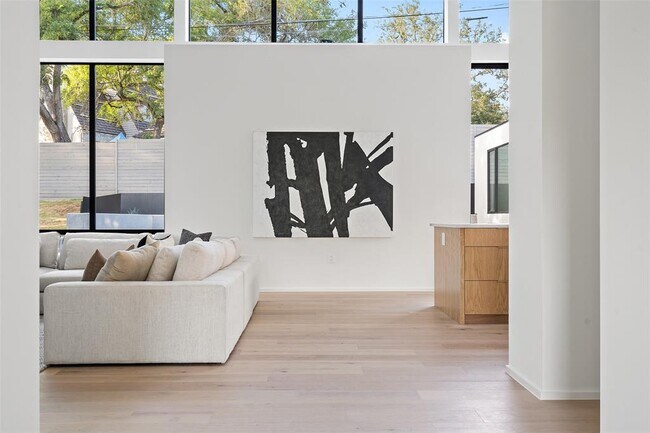 Building Photo - 2704 Mountain Laurel Dr