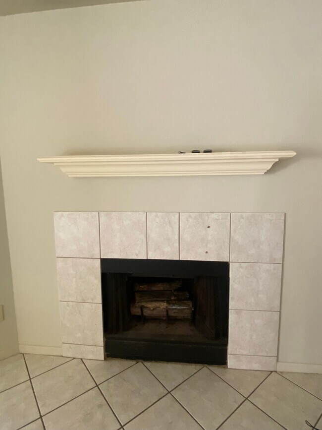 Building Photo - 8915 Weyburn Grove Dr