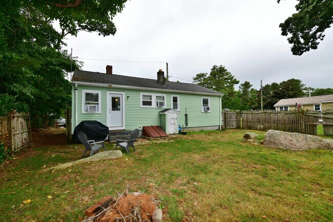 Building Photo - 22 Datewood St