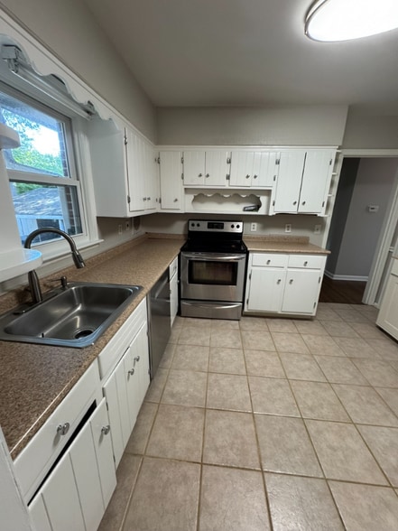 Building Photo - 2733 Ashford Rd NE