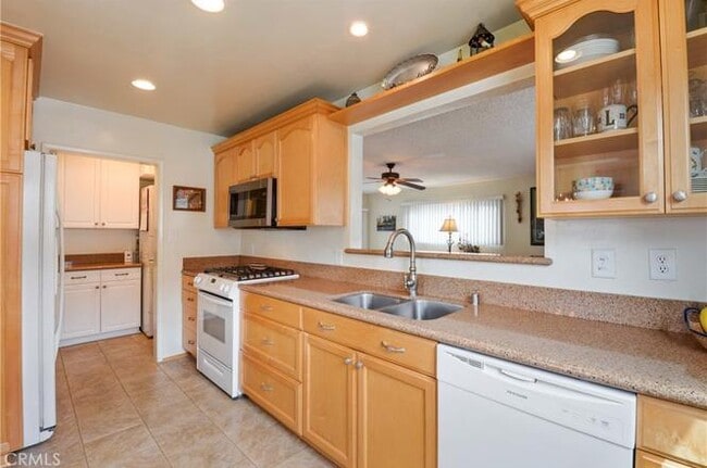 Building Photo - 3768 Conquista Ave