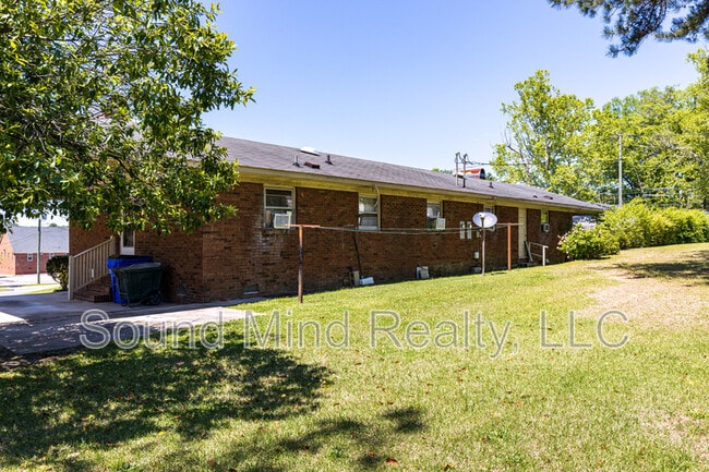 Building Photo - 207 S Alston St