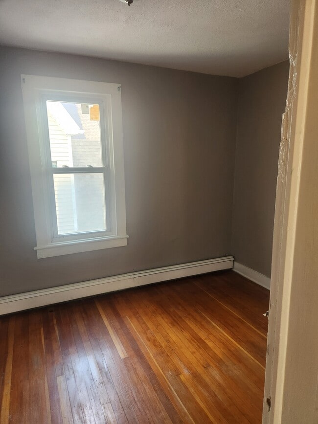 Building Photo - 11 Fairview Ave