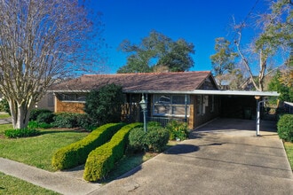 Building Photo - 3713 Bixler St