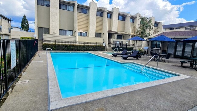 Building Photo - 1139 W Badillo St