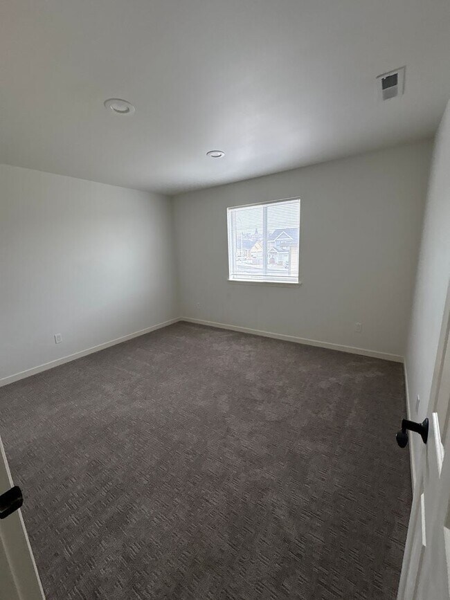 Building Photo - 213 N 76th Ave