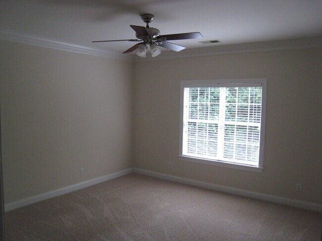 Building Photo - 101b Meadowbrook Rd
