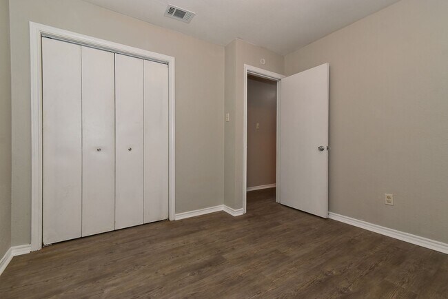 Building Photo - PEPERPORT.3914/3916