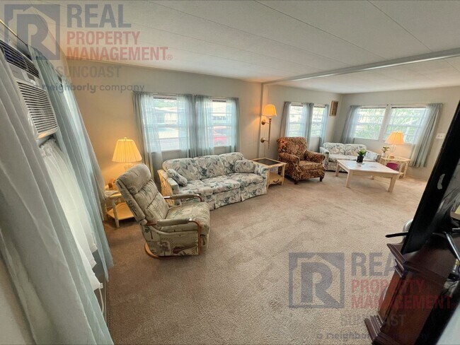 Building Photo - 1207 45th Ave E