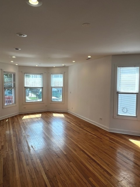 Building Photo - 2522 N Hamlin Ave