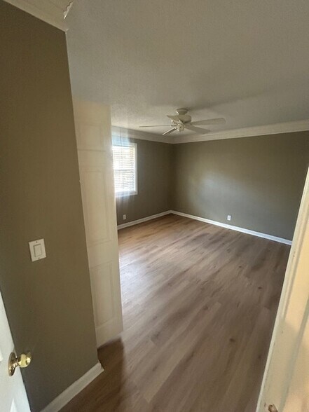 Building Photo - 315 Hilderbrand Dr