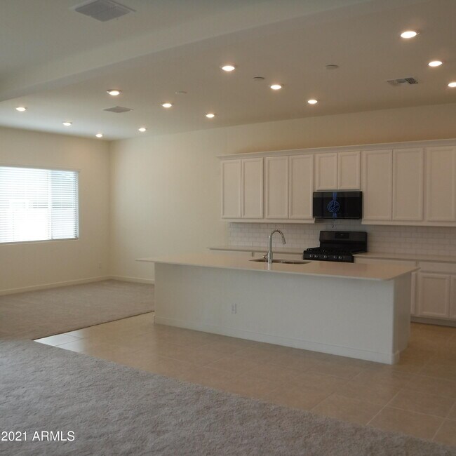 Building Photo - 16755 W Sand Hills Rd
