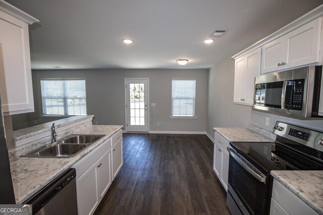 Building Photo - 201 Evans Ter