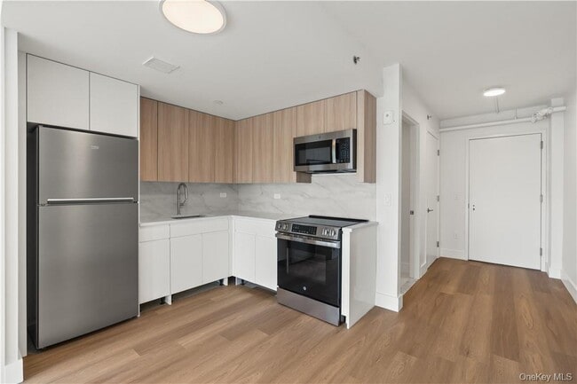 Building Photo - 10 Lyon Pl