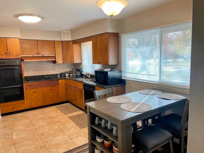 Building Photo - 543 S 7th St