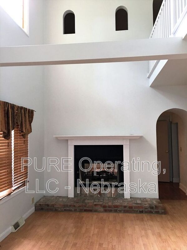 Building Photo - 4214 Pierce St