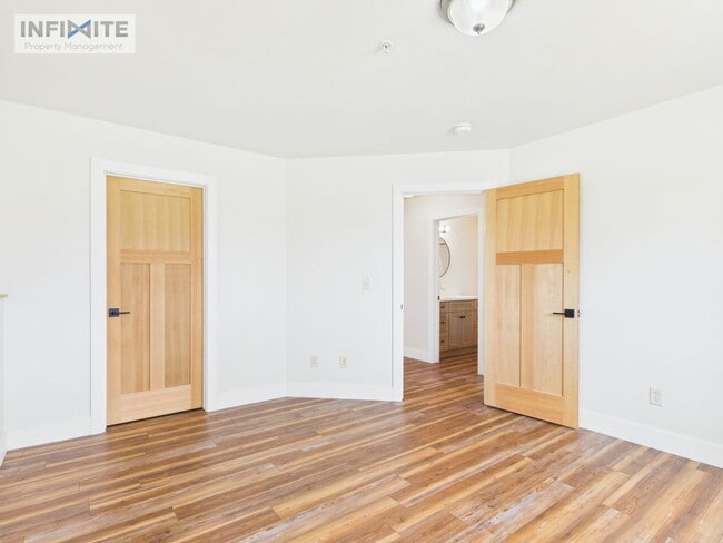 Building Photo - Updated 2 Bedroom in Belgrade