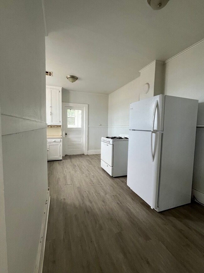 Building Photo - Broadway Apartments