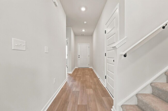 Building Photo - 605 Southwind Way