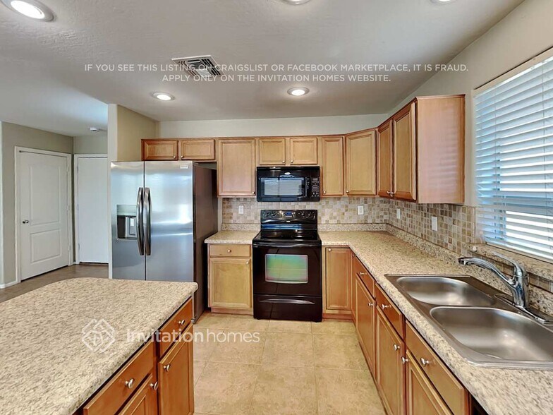Building Photo - 28378 N Desert Hills Dr