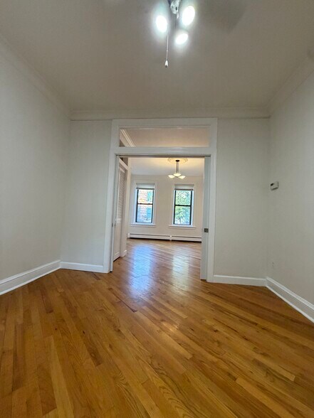 Building Photo - 389 Woodlawn Ave