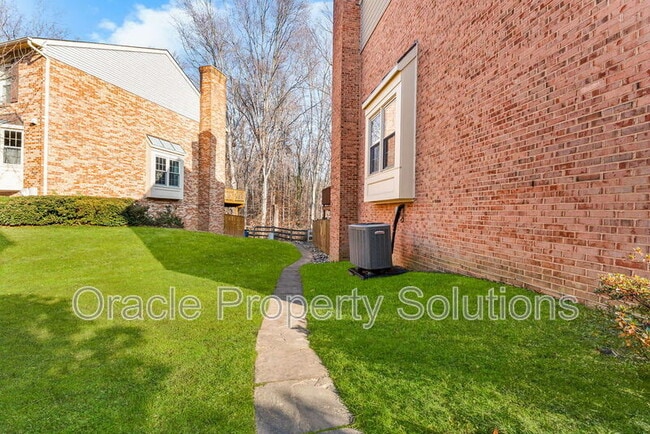 Building Photo - 5461 Grove Ridge Way