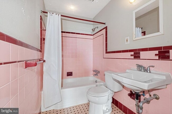 Building Photo - 1206 Sylvan Dr