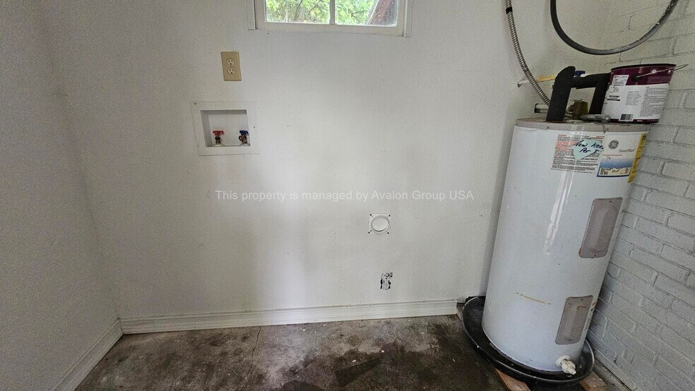 Building Photo - 2395 Commonwealth Ave