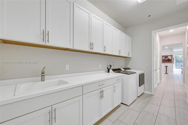 Building Photo - 9206 Passiflora Wy