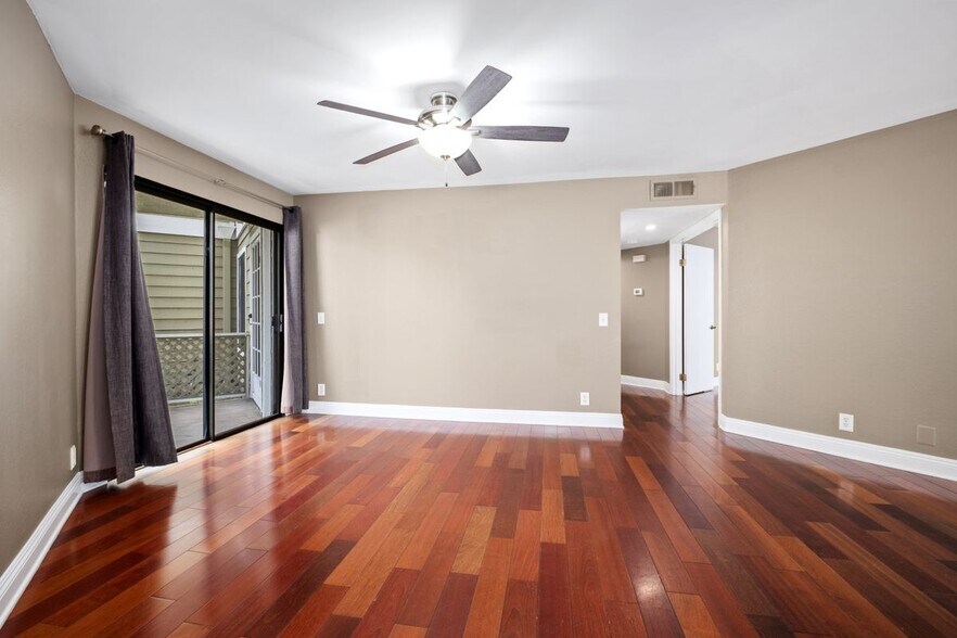 Building Photo - 7 Oak Spring Ln