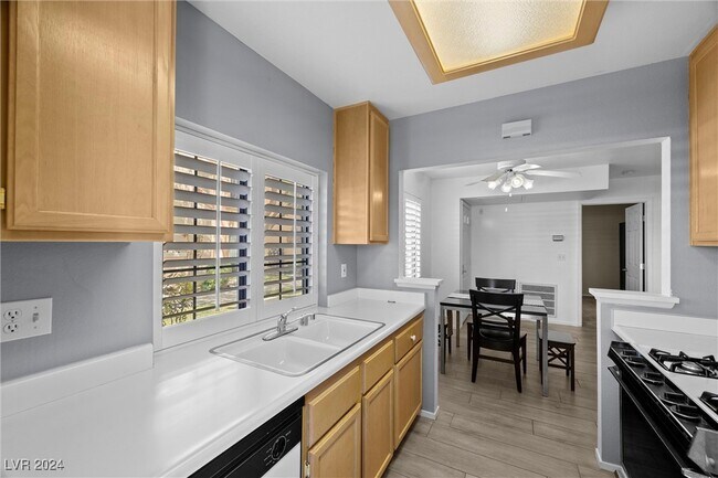 Building Photo - 4861 S Torrey Pines Dr